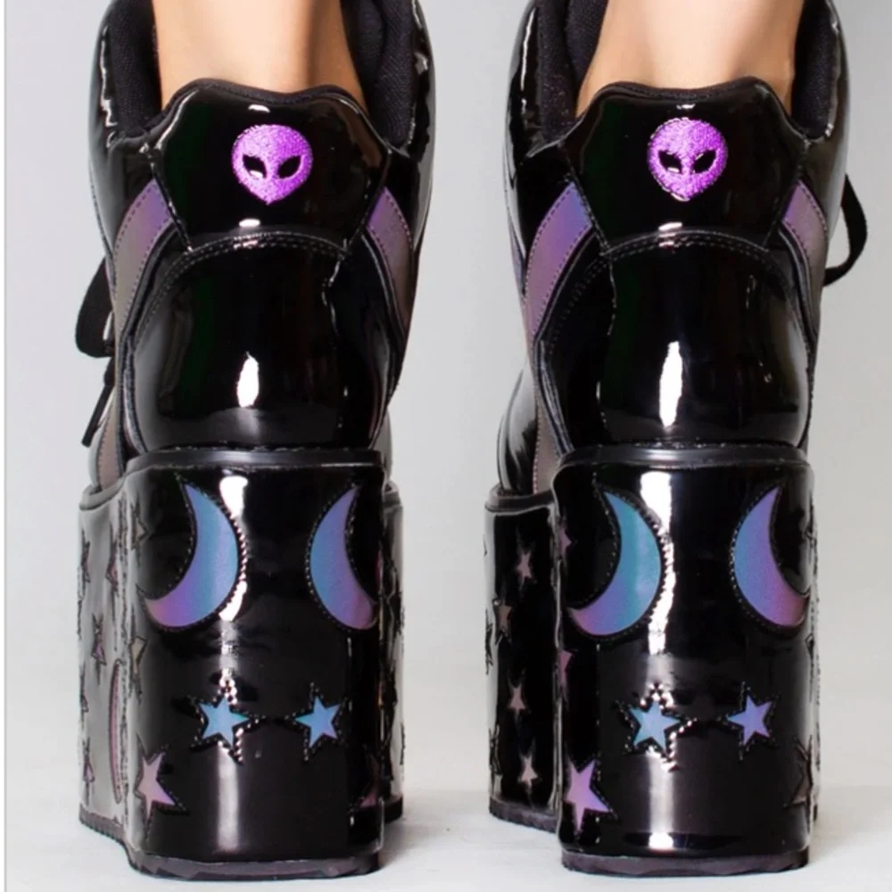 Qozmo Moon & Star Platform in Black Reflective - Picture 3 of 7